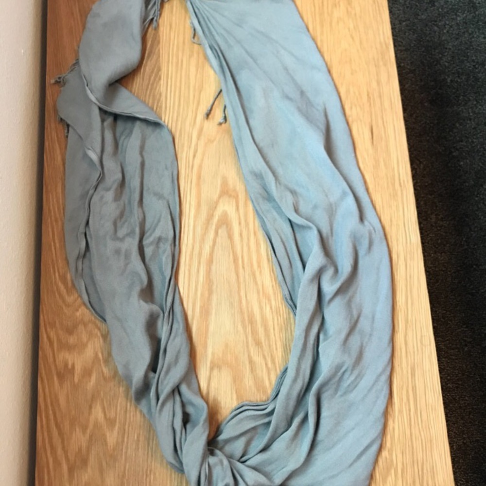 Silver scarf - Picture 2 of 2